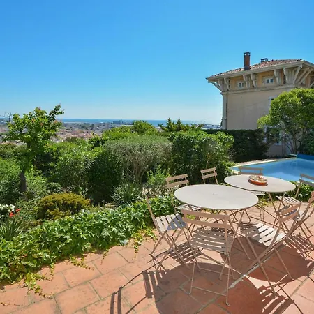 Holiday home Cozy In With Outdoor Swimming Pool *