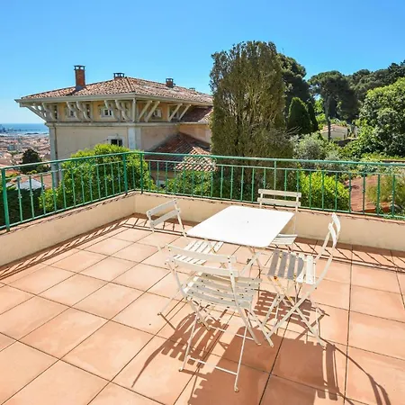 Cozy In With Outdoor Swimming Pool Holiday home *
