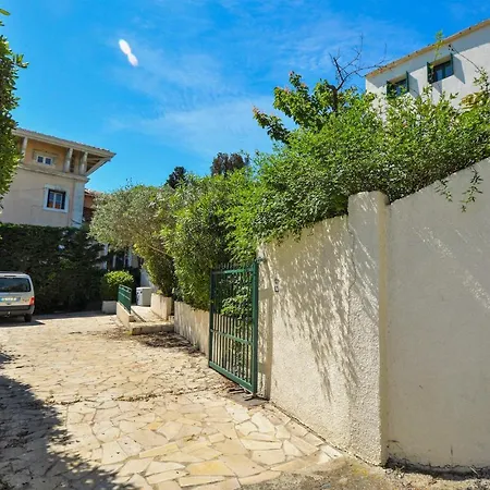 Cozy In With Outdoor Swimming Pool Holiday home *